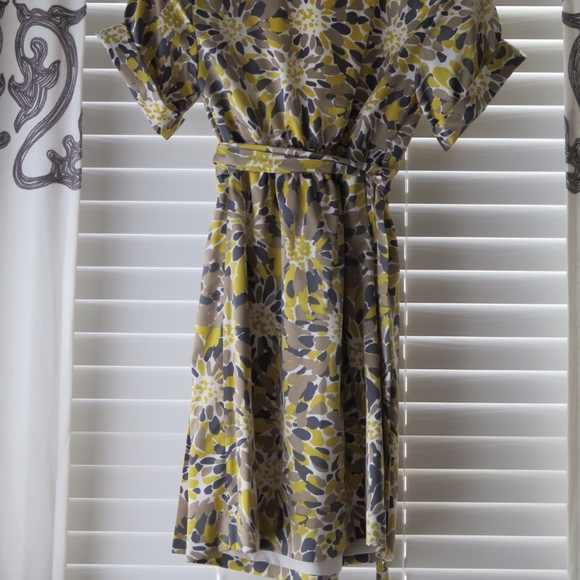 Banana Republic Wrap Dress Size 2 - Picture 3 of 5